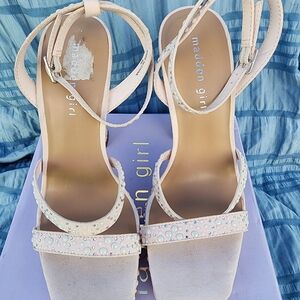 NWT MADDEN GIRL PLATFORM HEELS SIZE 9 PALE PINK PEARL AND RINESTONES